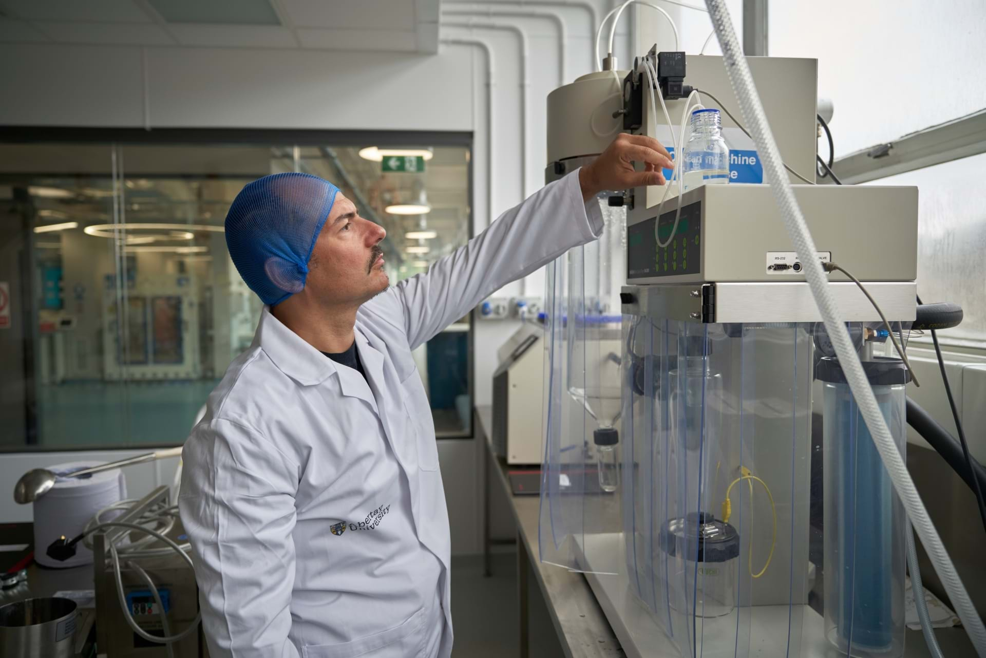 A photo of Alberto Fiore at work in the food lab