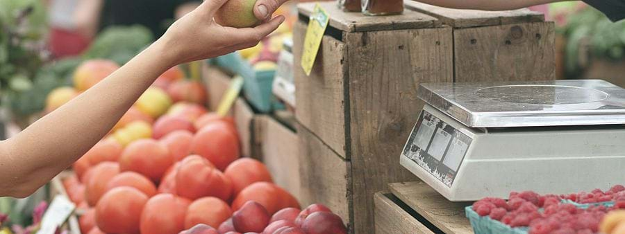 The image shows fruit on a market stall