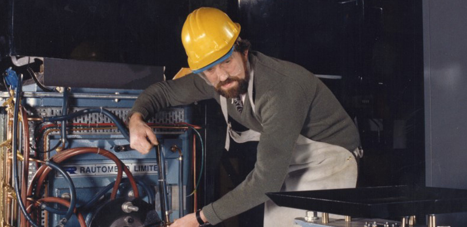 2 females chatting outside Abertay University